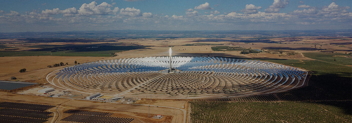 Por que os EUA ainda estão tentando fazer a energia solar com espelhos funcionar